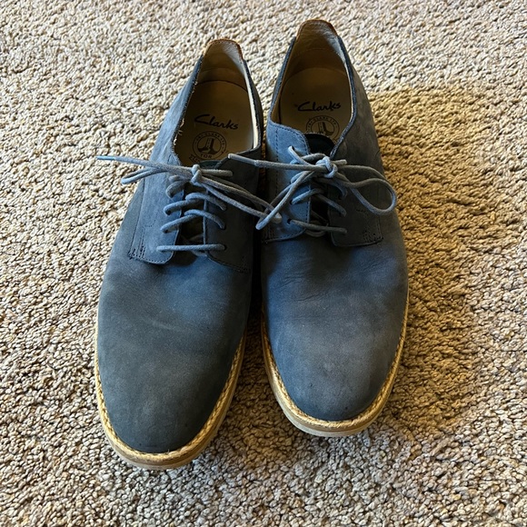 Clark’s Derby. Size 7.5D - Picture 2 of 4